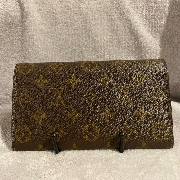 Louis Vuitton Vintage Monogram Sarah Wallet - Picture 2 of 16